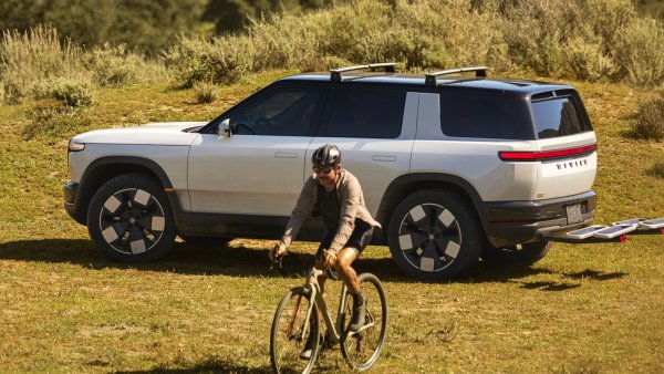 Rivian Targets Profitability by End of 2026, Betting on R2, Autonomy and Licensing