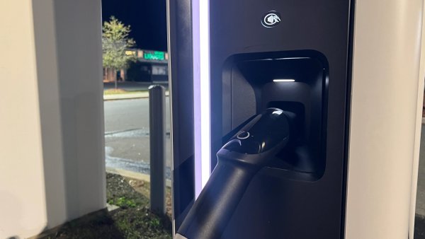 Rivian Continues to Convert RAN Chargers to NACS